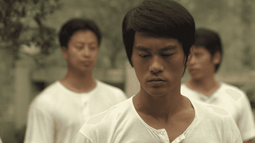 ئەفسانەی بروس لی _ ئەڵقەی شەش